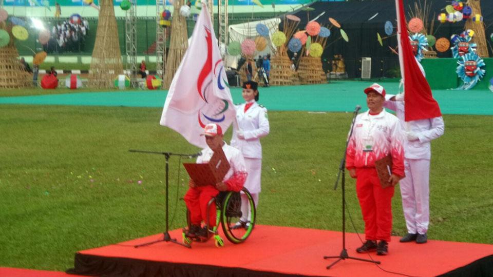 Menpora Imam Nahrawi (kanan) pada pembukaan Peparnas Jawa Barat 2016. - INDOSPORT
